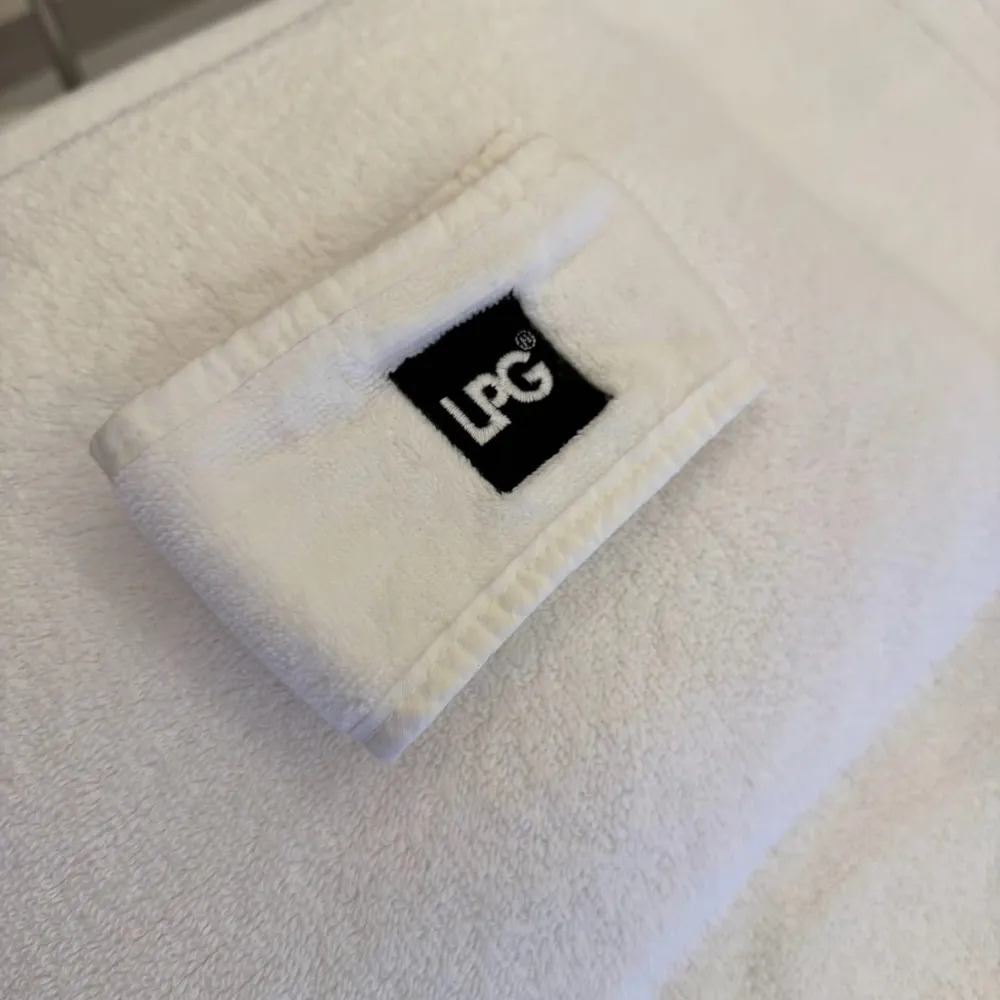 A white towel with the LPG patch.